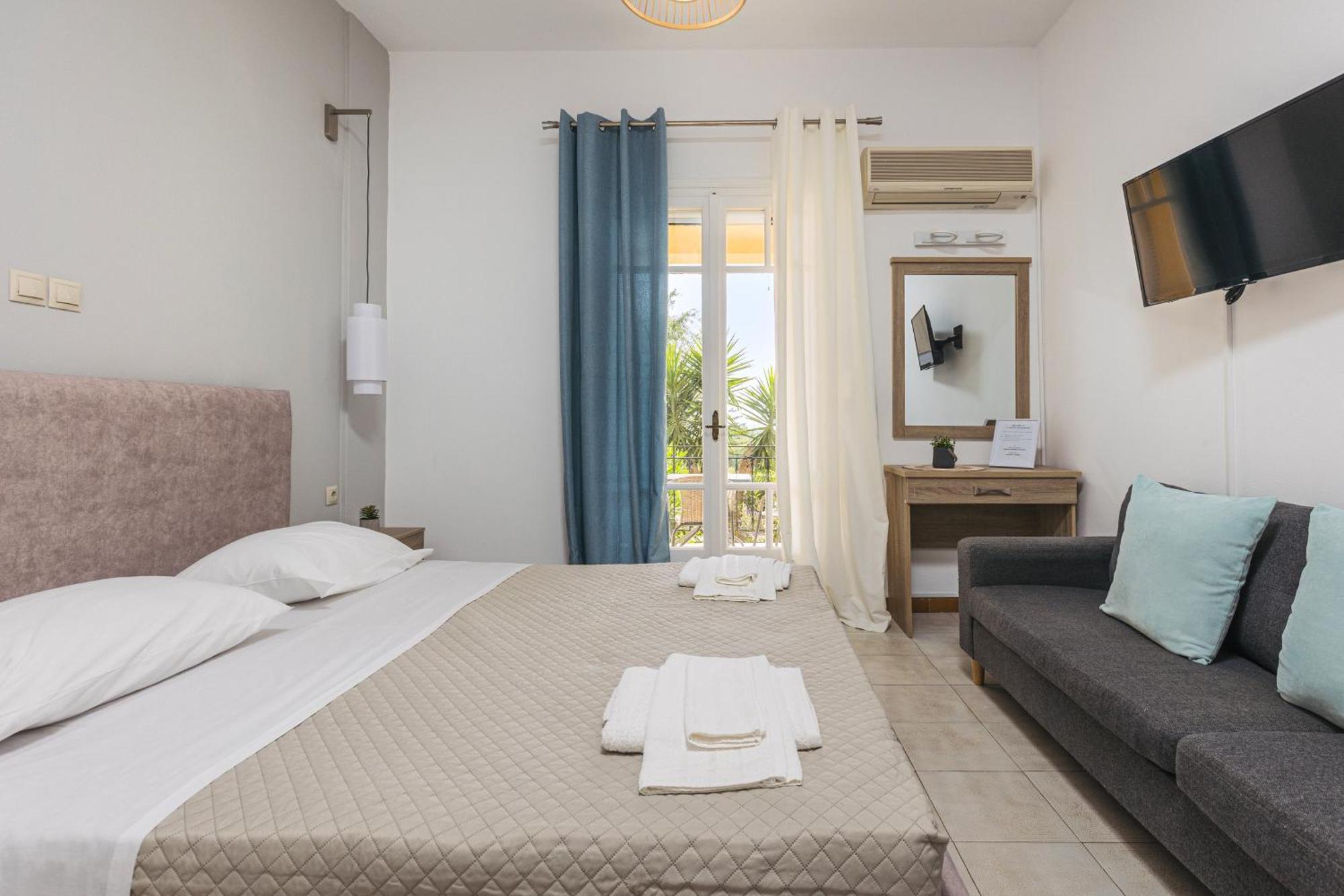 P Koklas Apartments Zakynthos Town Luaran gambar