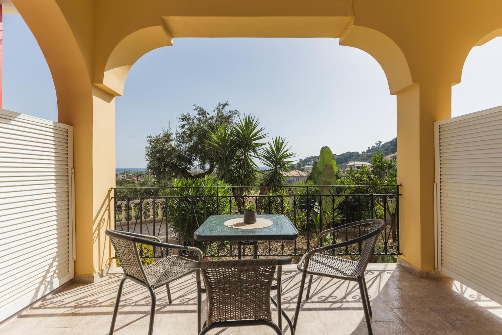 P Koklas Apartments Zakynthos Town Luaran gambar